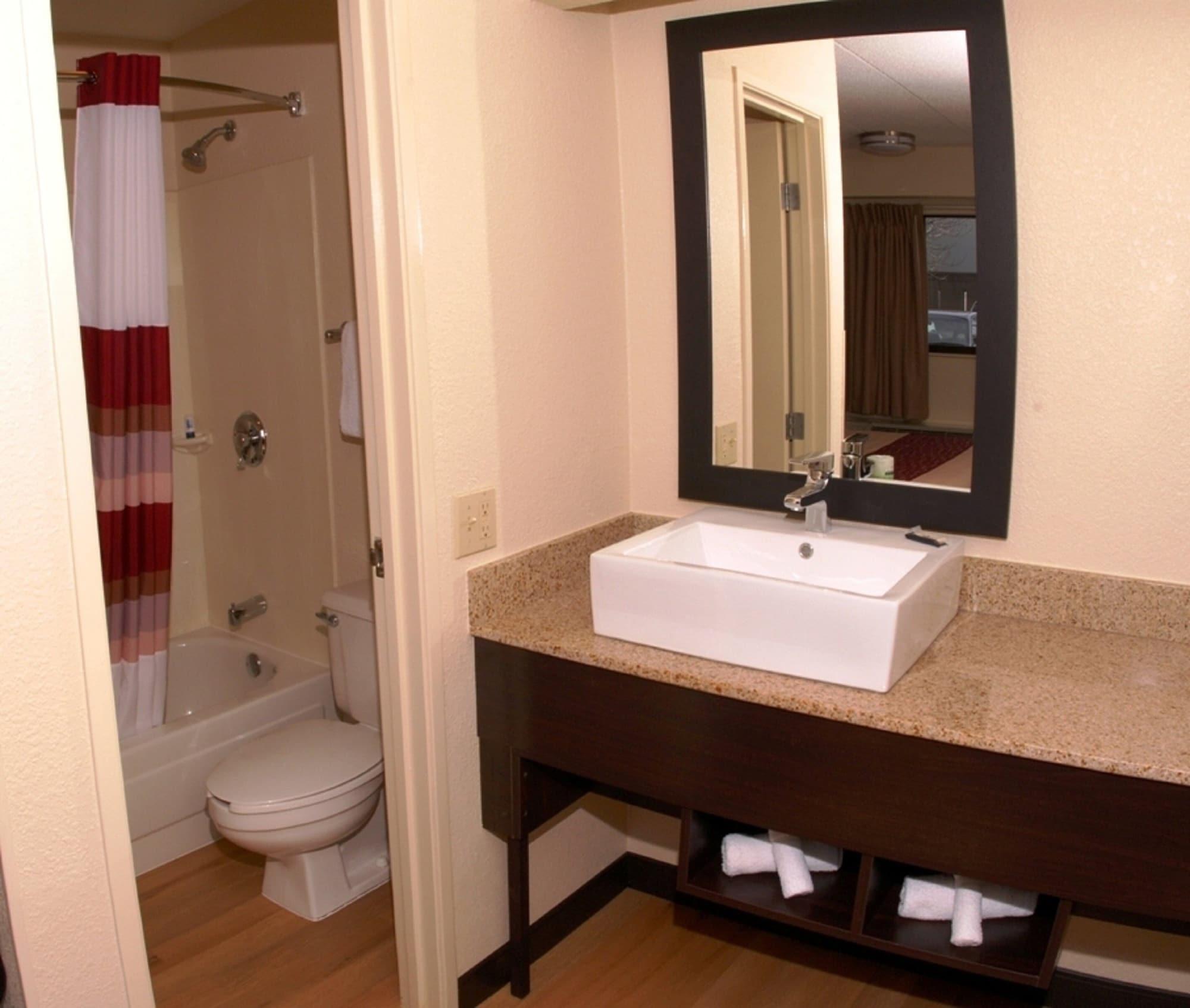 Red Roof Inn Plus+ Philadelphia Airport Essington Buitenkant foto